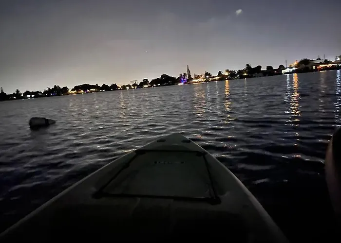 Supervilla - Lakefront - Sunsets, Kayaks, Grill