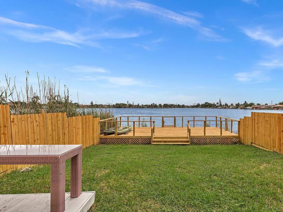 Supervilla - Lakefront - Sunsets, Kayaks, Grill Сasa de vacaciones