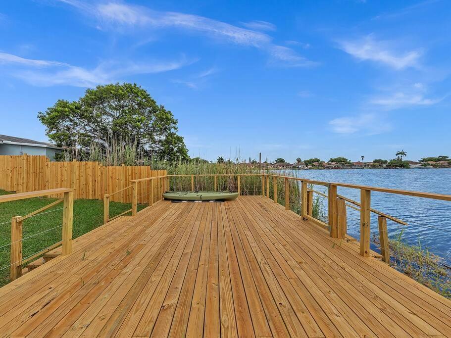 Сasa de vacaciones Supervilla - Lakefront - Sunsets, Kayaks, Grill