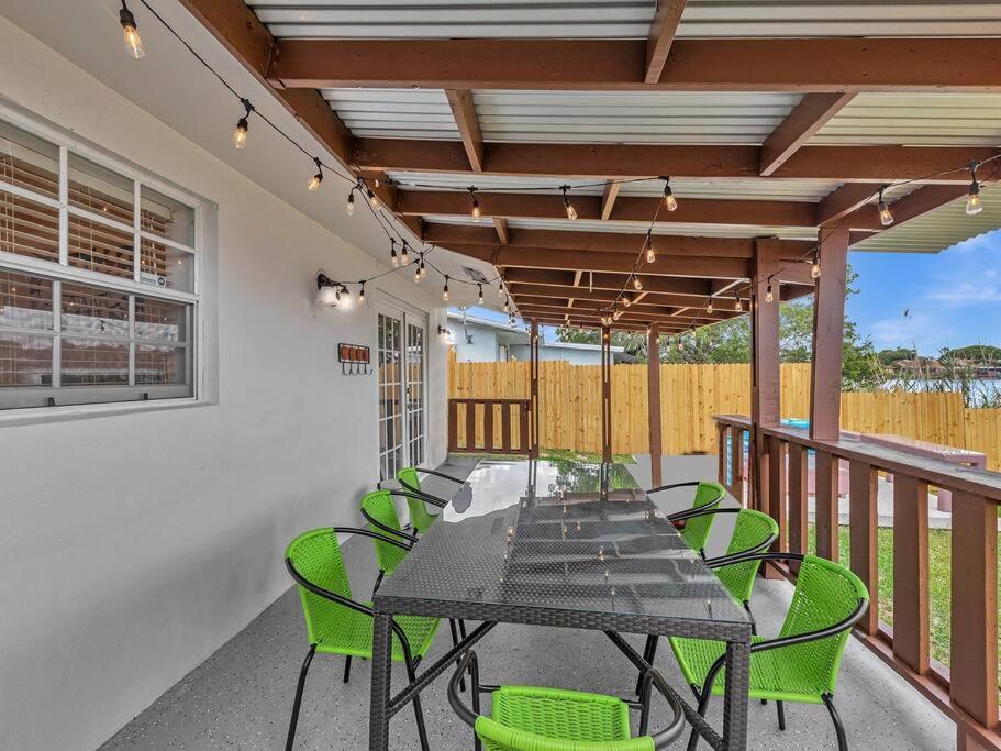 Сasa de vacaciones Supervilla - Lakefront - Sunsets, Kayaks, Grill *