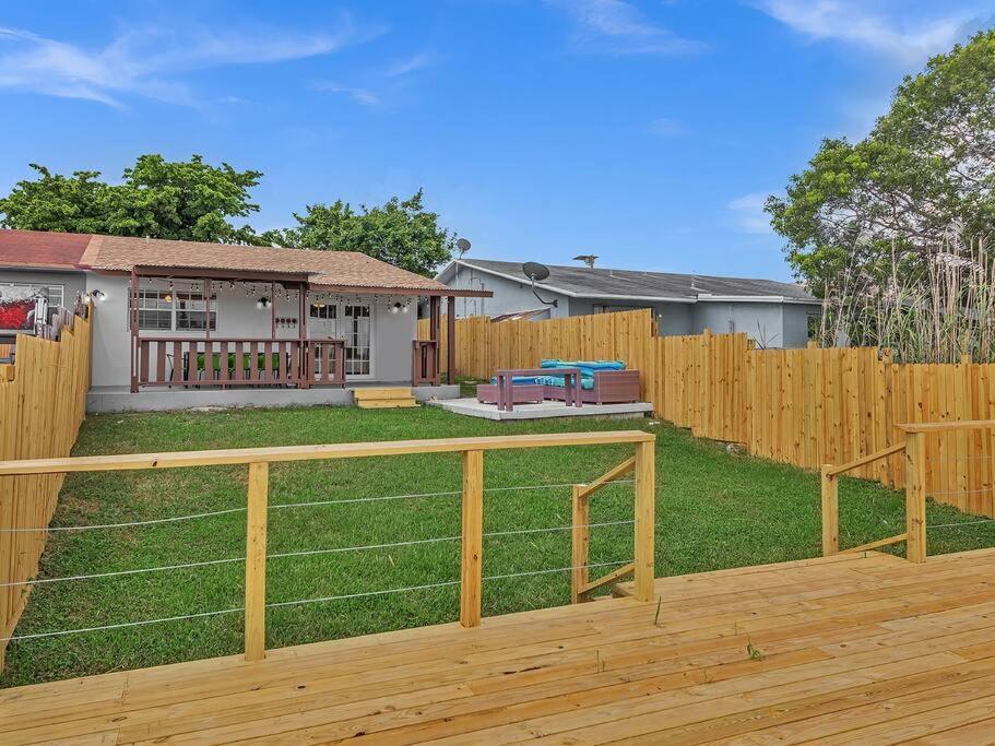 Supervilla - Lakefront - Sunsets, Kayaks, Grill * Fort Lauderdale