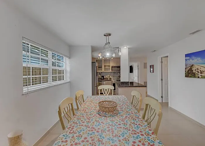 Supervilla - Lakefront - Sunsets, Kayaks, Grill